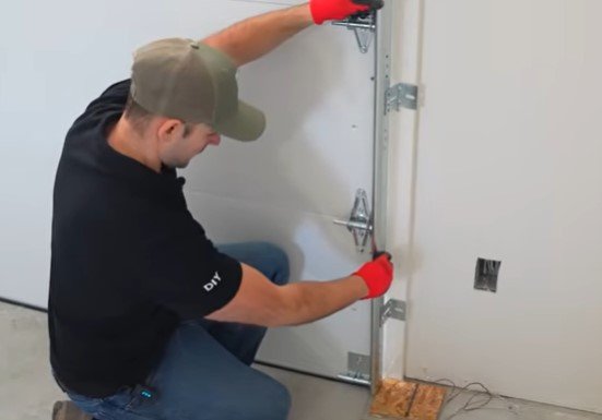 emergency garage door repair in Minneapolis