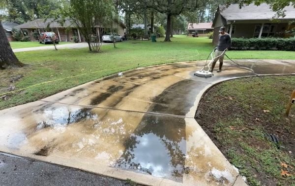 Best Time to Pressure Wash Your Driveway in Minnesota